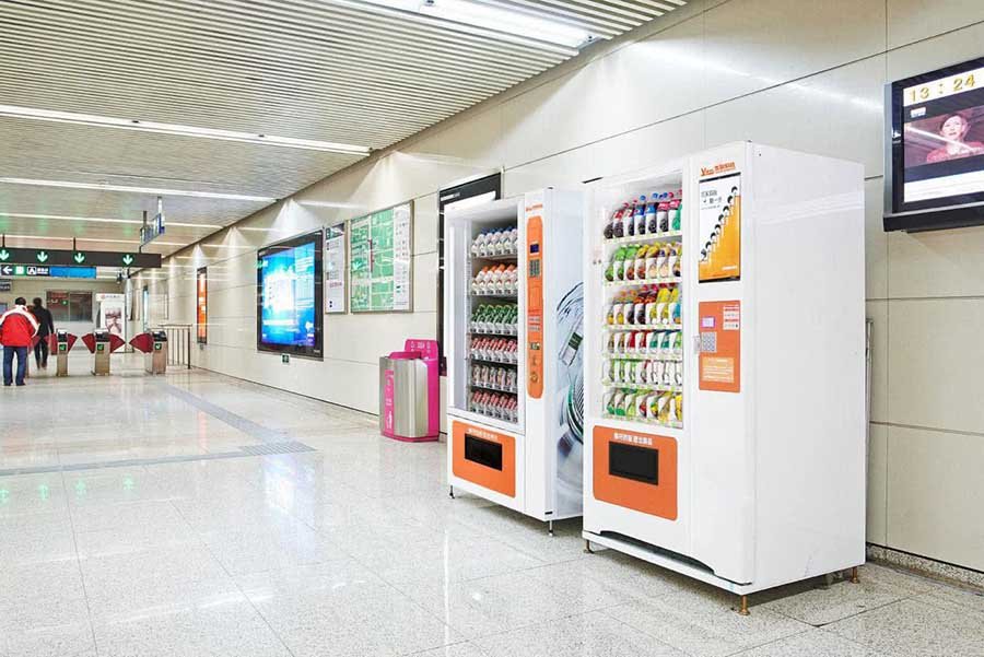 The role of the lock plunger in the vending machine